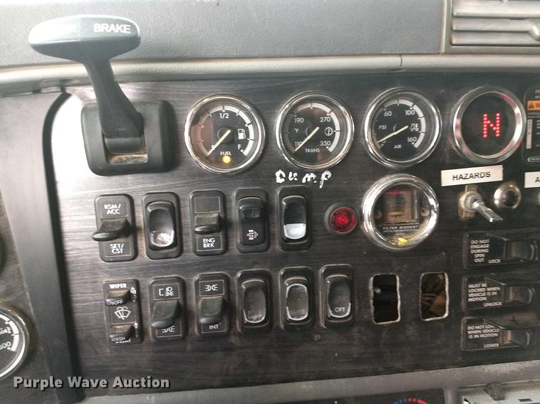 image for item DE1185 2008 Freightliner Columbia semi truck