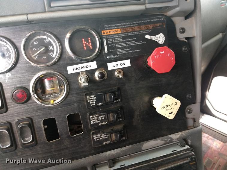 image for item DE1185 2008 Freightliner Columbia semi truck