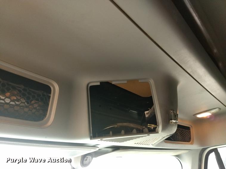 image for item DE1185 2008 Freightliner Columbia semi truck