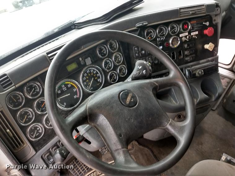image for item DE1185 2008 Freightliner Columbia semi truck