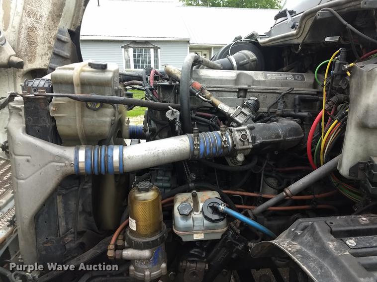 image for item DE1185 2008 Freightliner Columbia semi truck