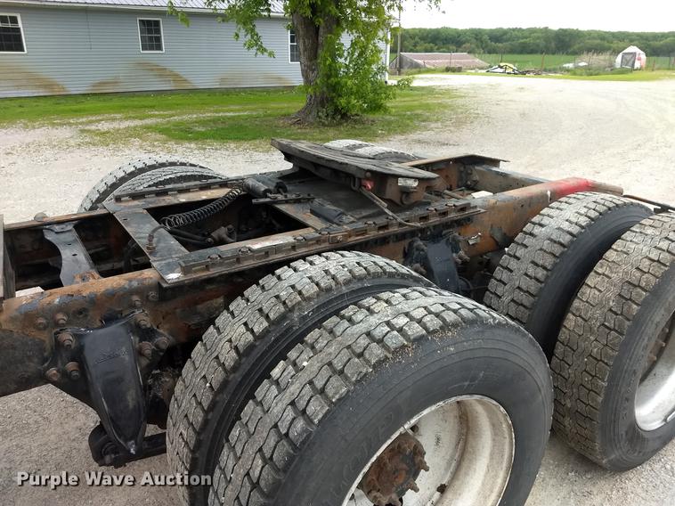 image for item DE1185 2008 Freightliner Columbia semi truck