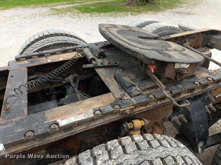 image for item DE1185 2008 Freightliner Columbia semi truck