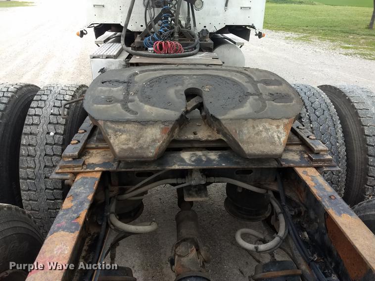 image for item DE1185 2008 Freightliner Columbia semi truck