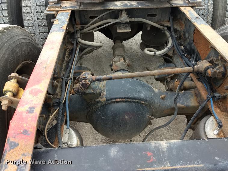 image for item DE1185 2008 Freightliner Columbia semi truck