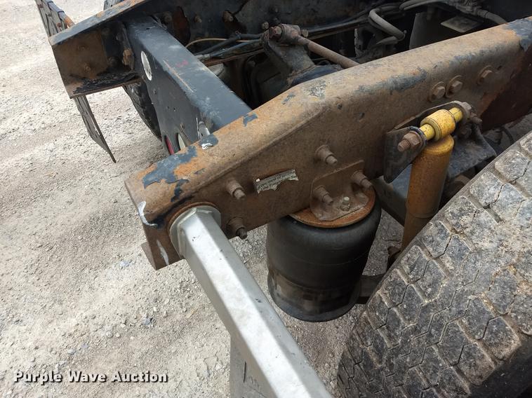 image for item DE1185 2008 Freightliner Columbia semi truck