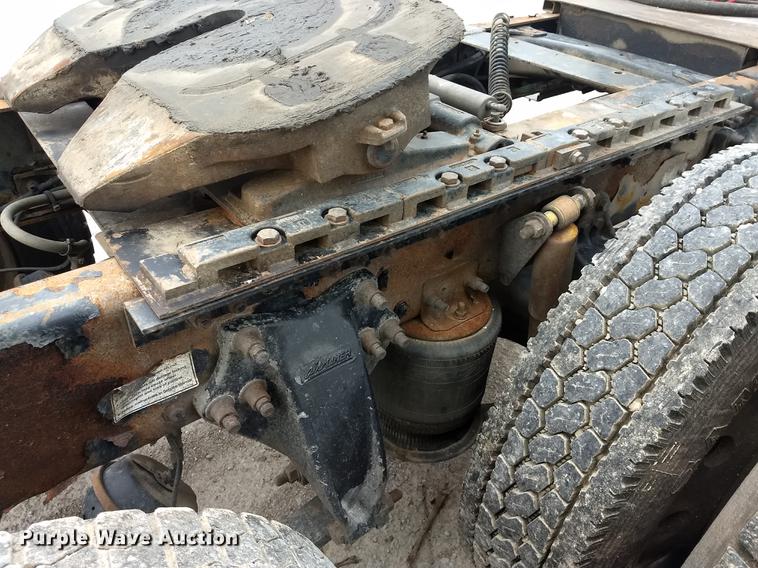 image for item DE1185 2008 Freightliner Columbia semi truck