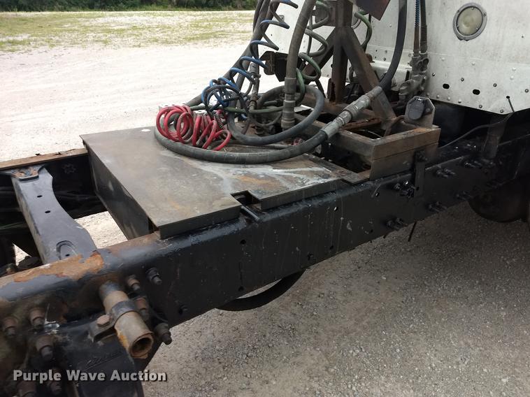 image for item DE1185 2008 Freightliner Columbia semi truck