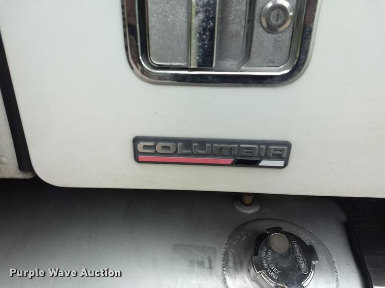 image for item DE1185 2008 Freightliner Columbia semi truck
