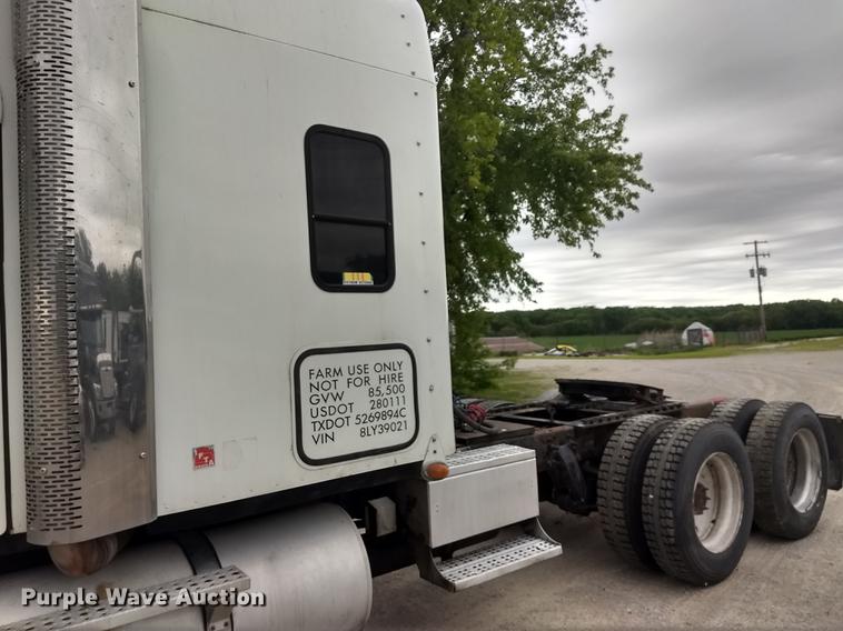 image for item DE1185 2008 Freightliner Columbia semi truck