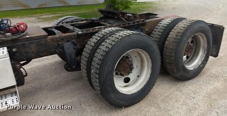 image for item DE1185 2008 Freightliner Columbia semi truck