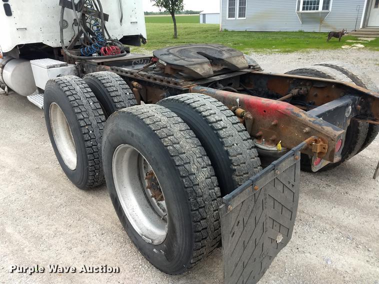 image for item DE1185 2008 Freightliner Columbia semi truck