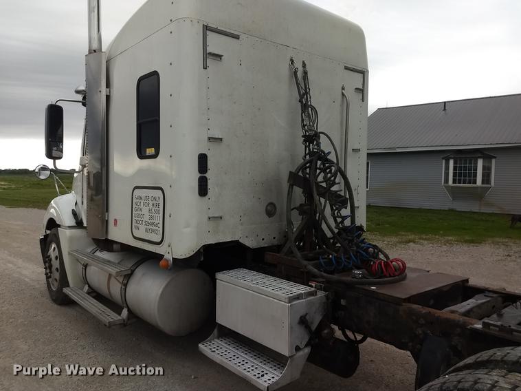 image for item DE1185 2008 Freightliner Columbia semi truck