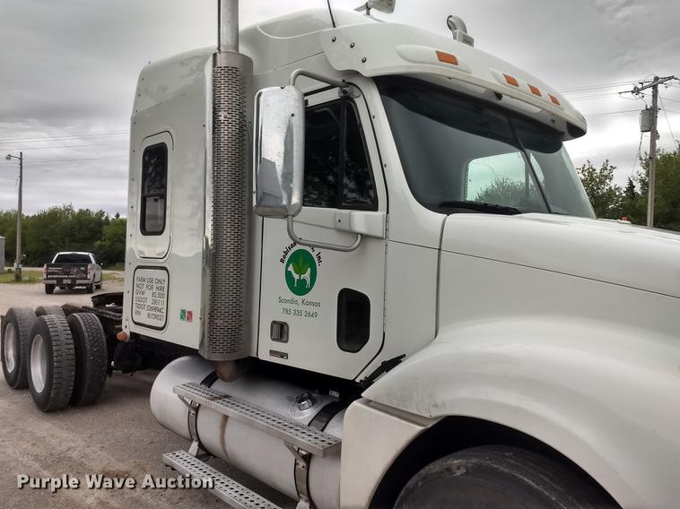 image for item DE1185 2008 Freightliner Columbia semi truck