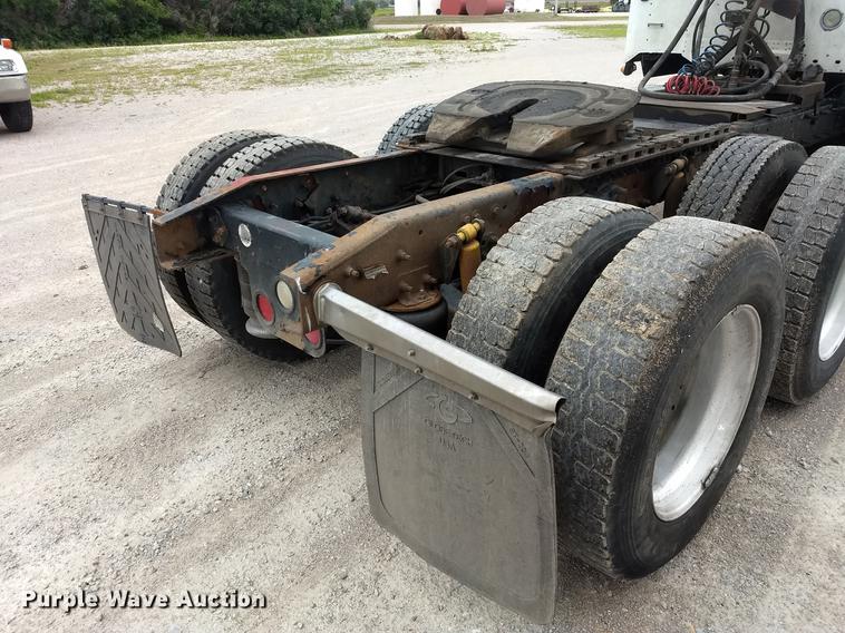 image for item DE1185 2008 Freightliner Columbia semi truck