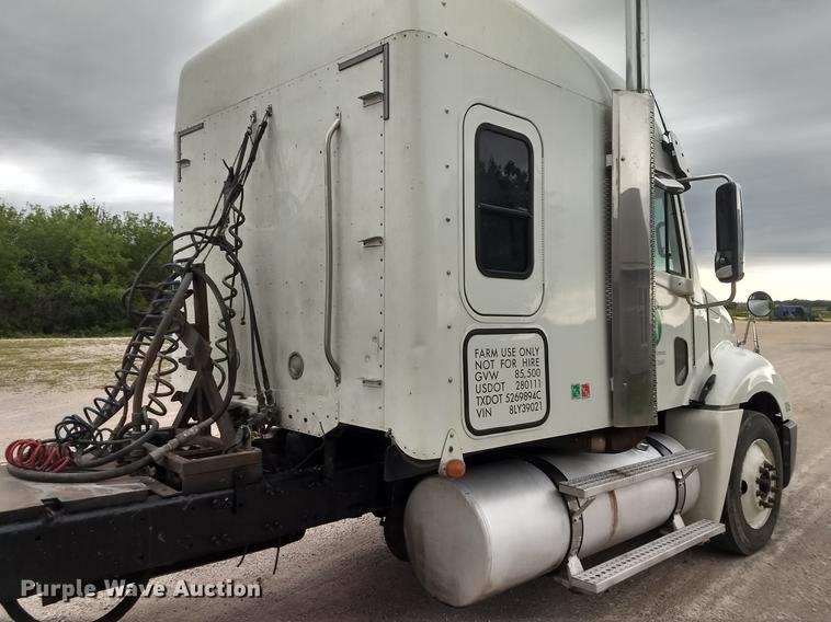 image for item DE1185 2008 Freightliner Columbia semi truck
