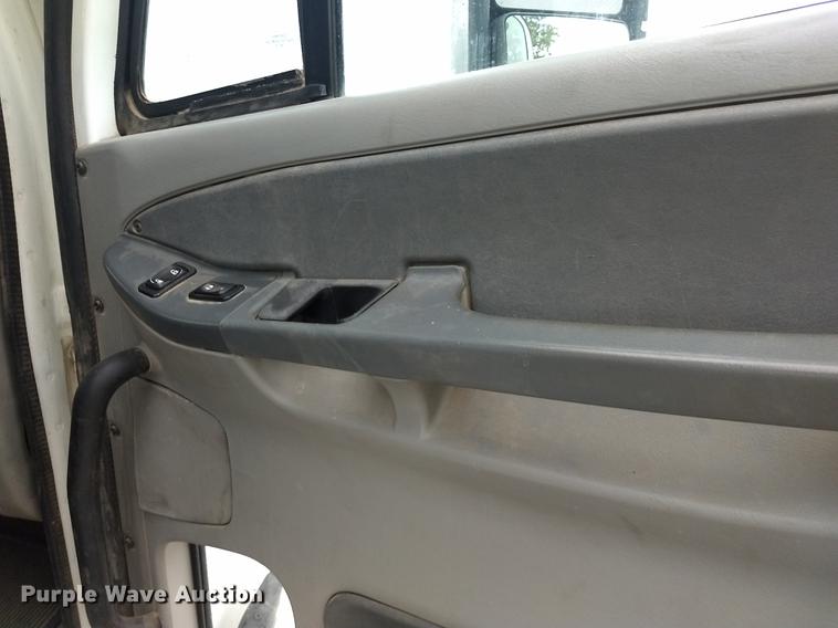 image for item DE1185 2008 Freightliner Columbia semi truck