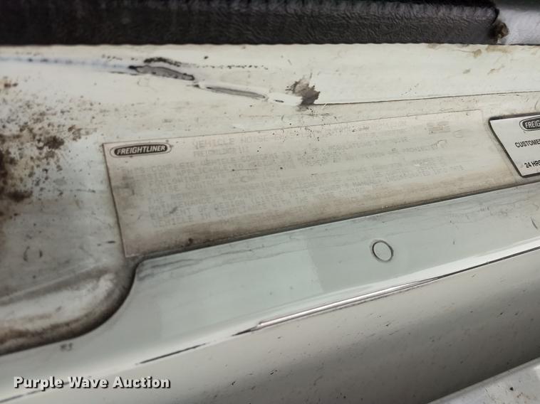 image for item DE1185 2008 Freightliner Columbia semi truck