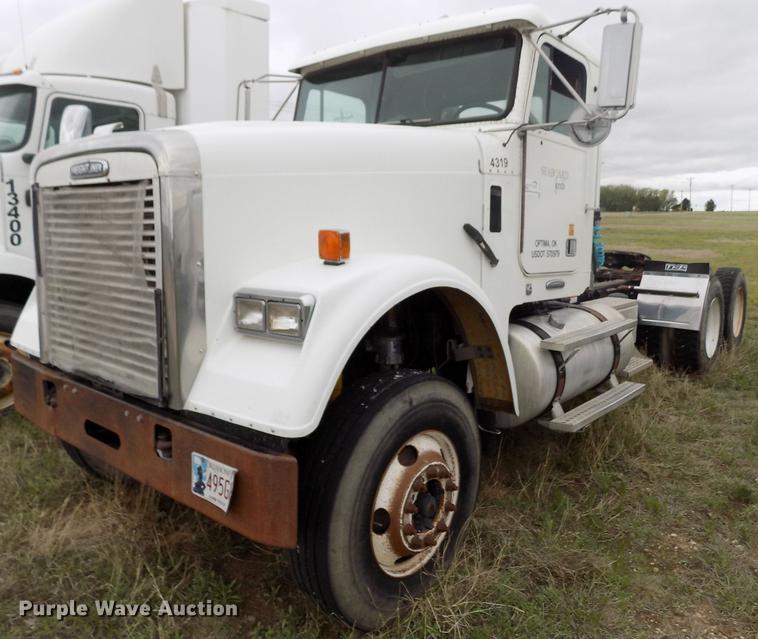 image for item DE1239 2007 Freightliner FLD120 semi truck