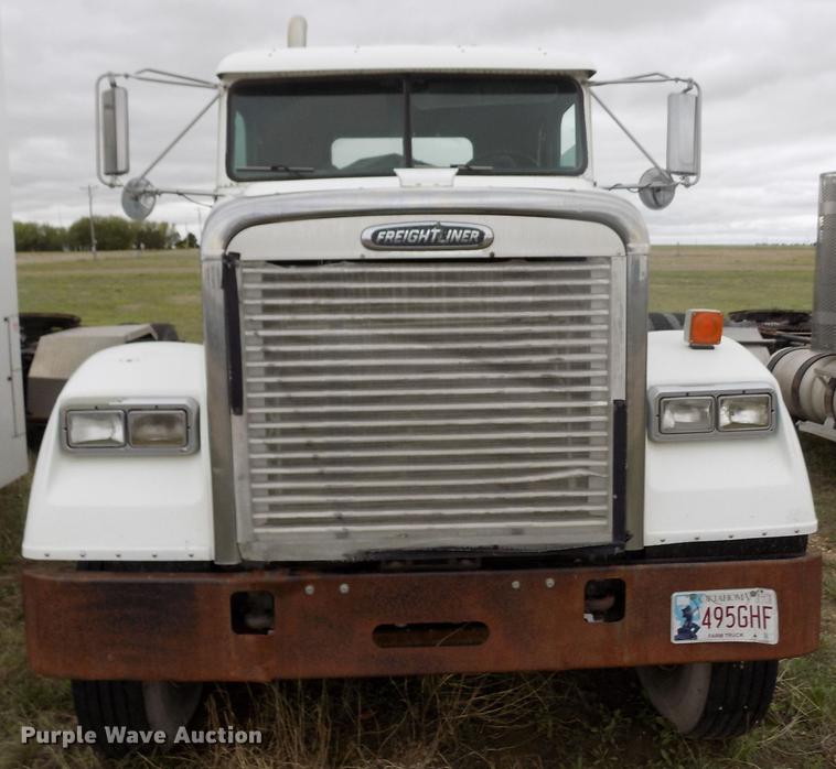 image for item DE1239 2007 Freightliner FLD120 semi truck