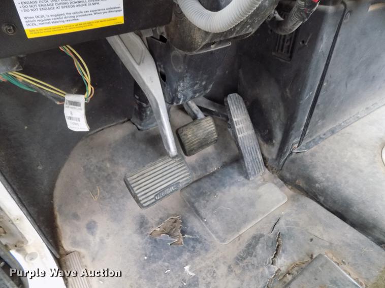 image for item DE1239 2007 Freightliner FLD120 semi truck