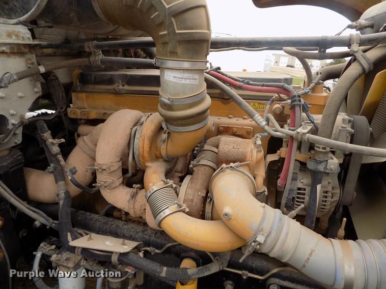 image for item DE1239 2007 Freightliner FLD120 semi truck