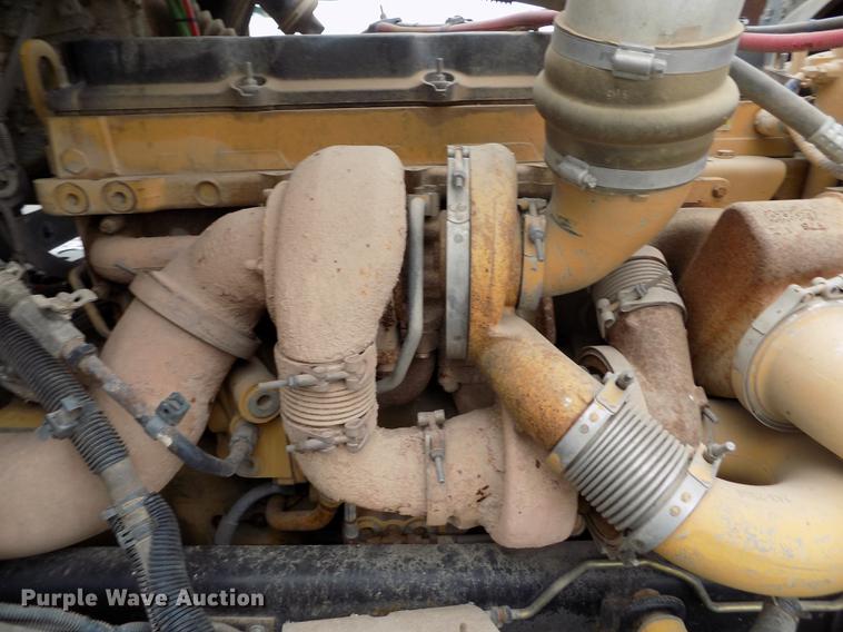 image for item DE1239 2007 Freightliner FLD120 semi truck