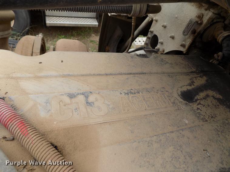 image for item DE1239 2007 Freightliner FLD120 semi truck