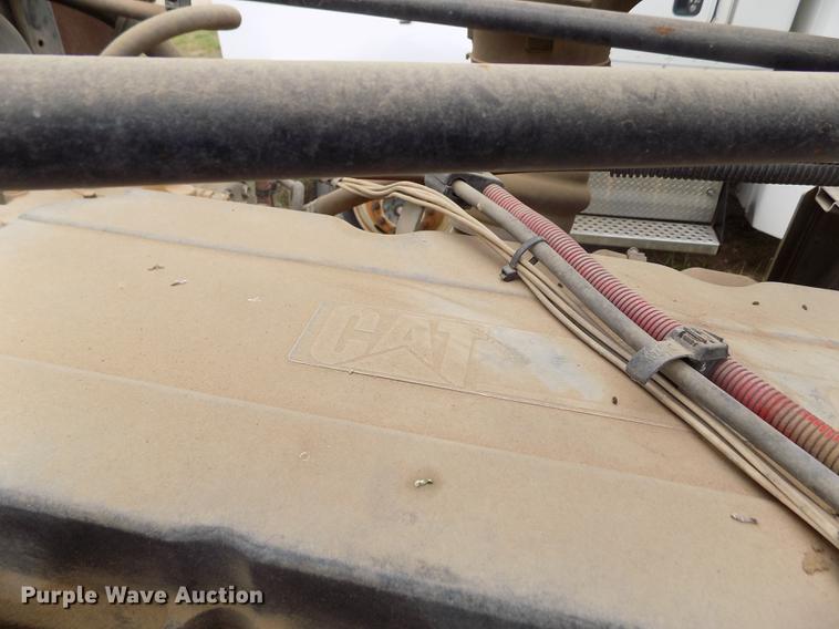 image for item DE1239 2007 Freightliner FLD120 semi truck