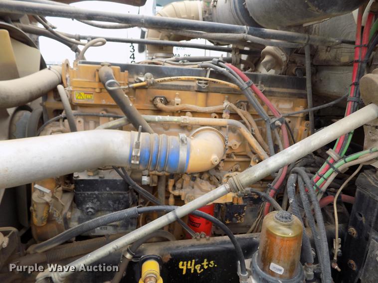 image for item DE1239 2007 Freightliner FLD120 semi truck