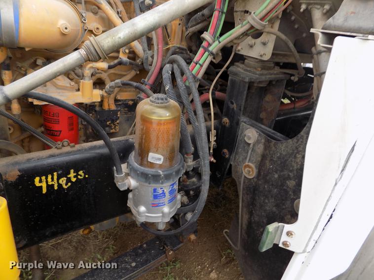 image for item DE1239 2007 Freightliner FLD120 semi truck