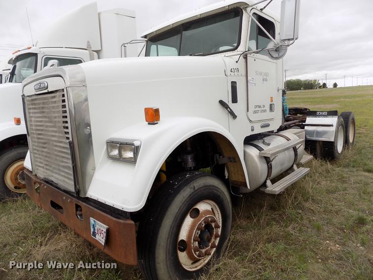 image for item DE1239 2007 Freightliner FLD120 semi truck