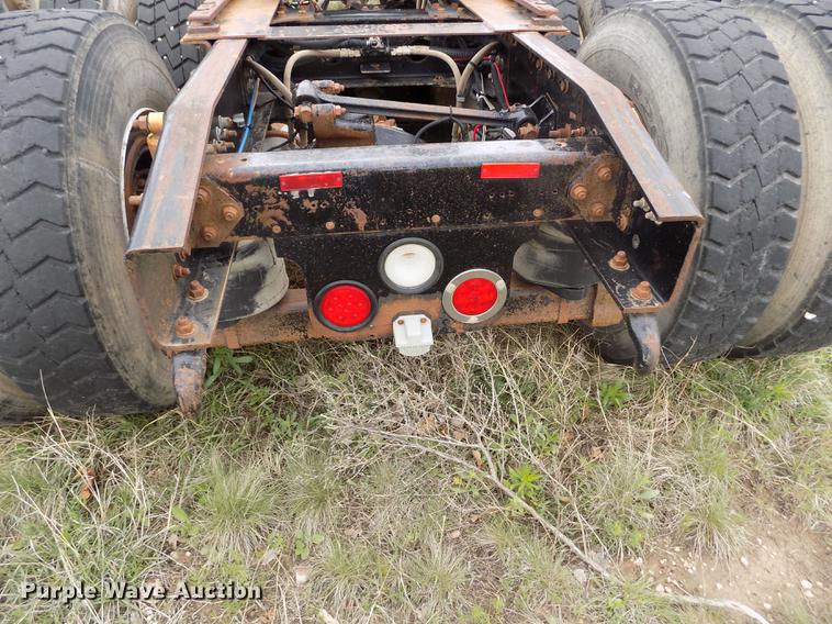 image for item DE1239 2007 Freightliner FLD120 semi truck