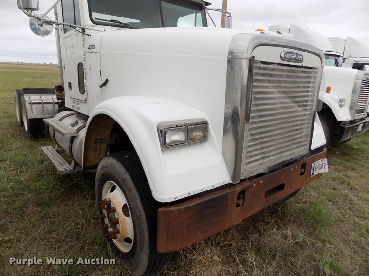 image for item DE1239 2007 Freightliner FLD120 semi truck