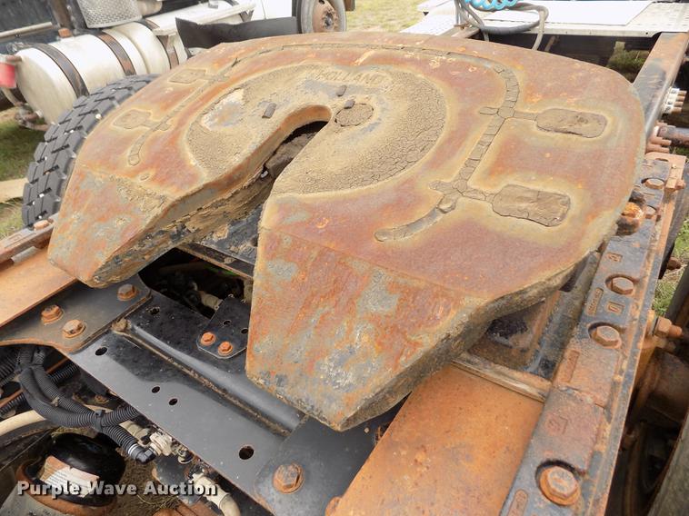 image for item DE1239 2007 Freightliner FLD120 semi truck