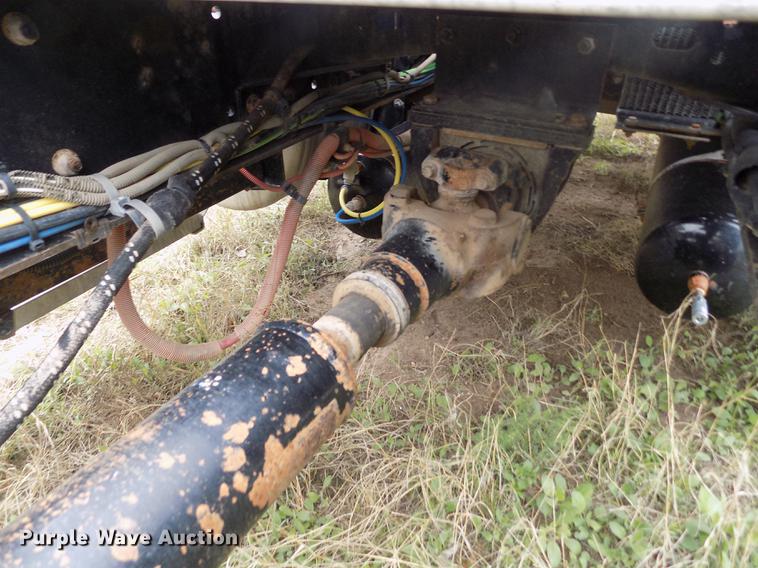 image for item DE1239 2007 Freightliner FLD120 semi truck