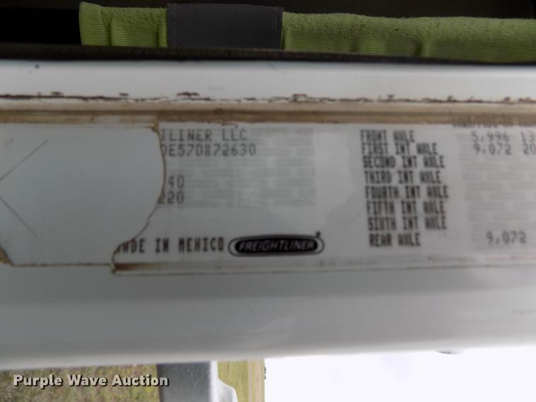 image for item DE1239 2007 Freightliner FLD120 semi truck