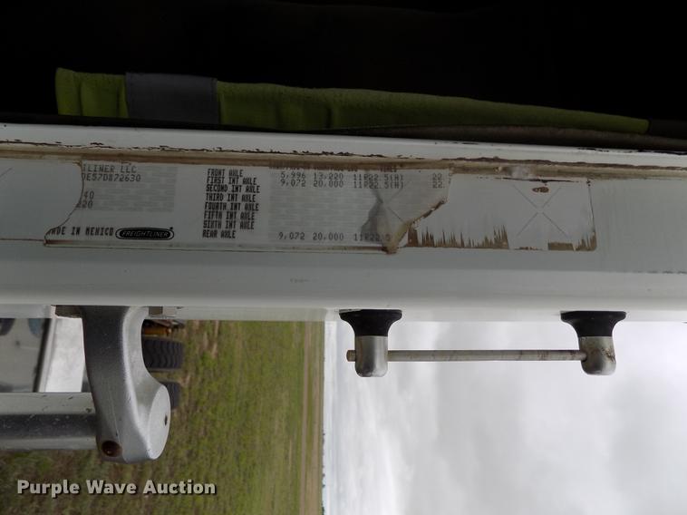 image for item DE1239 2007 Freightliner FLD120 semi truck