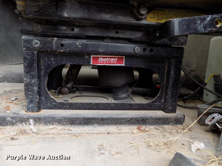 image for item DE1239 2007 Freightliner FLD120 semi truck