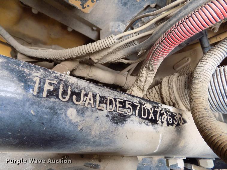 image for item DE1239 2007 Freightliner FLD120 semi truck