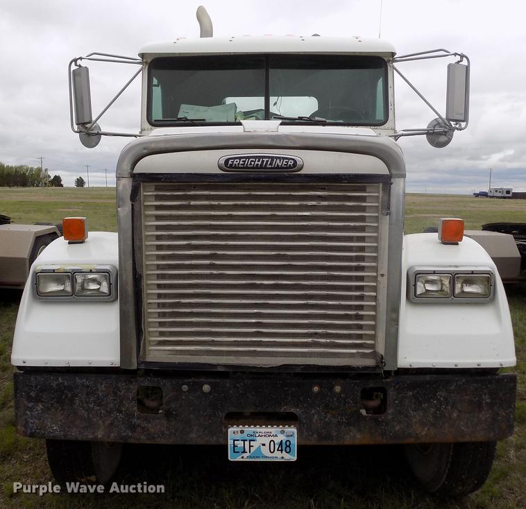 image for item DE1243 2007 Freightliner FLD120 semi truck