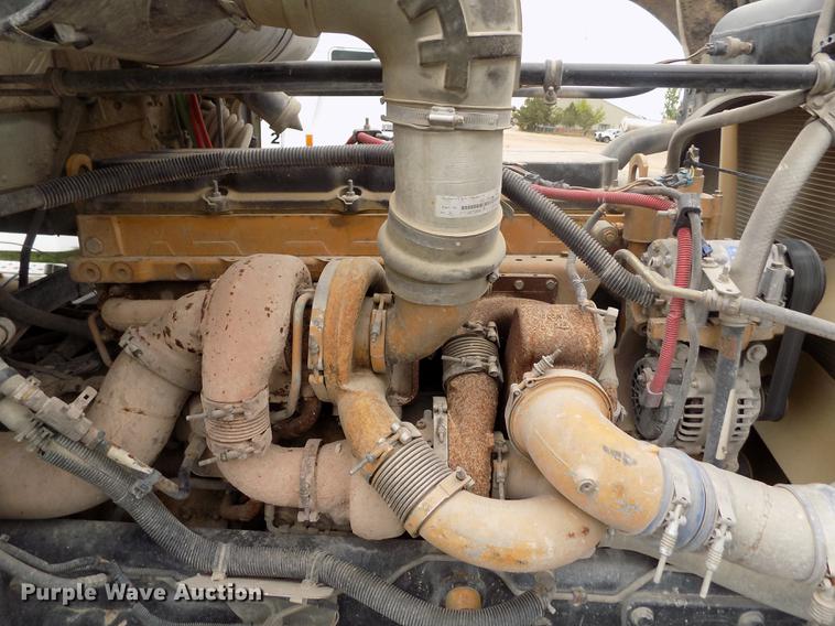 image for item DE1243 2007 Freightliner FLD120 semi truck