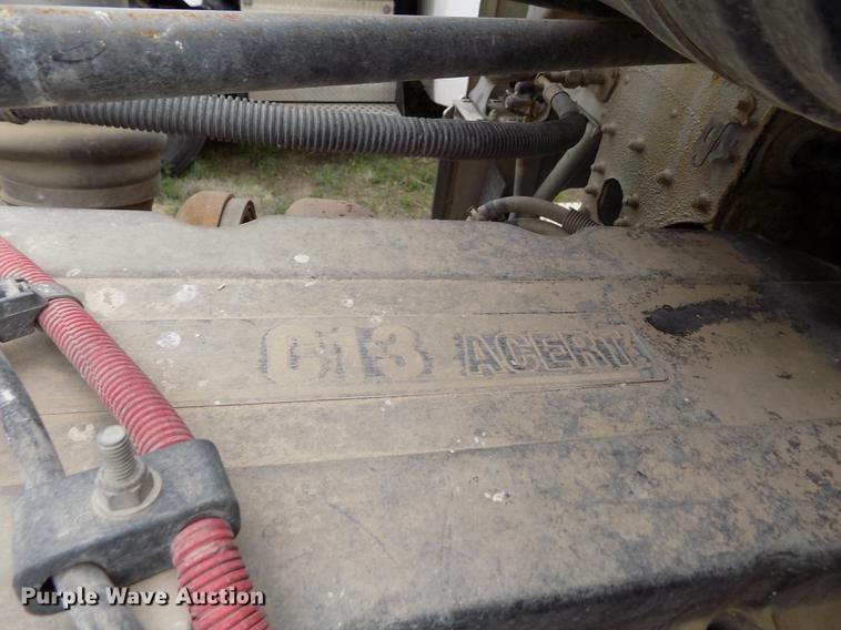 image for item DE1243 2007 Freightliner FLD120 semi truck