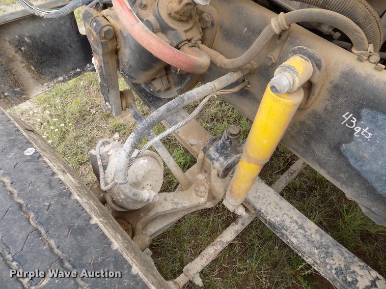 image for item DE1243 2007 Freightliner FLD120 semi truck