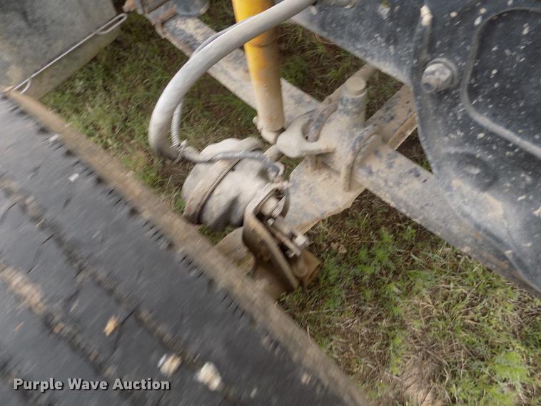 image for item DE1243 2007 Freightliner FLD120 semi truck