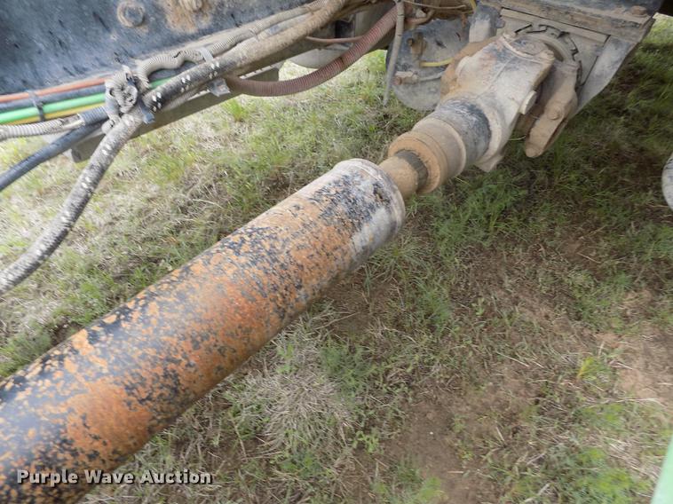 image for item DE1243 2007 Freightliner FLD120 semi truck