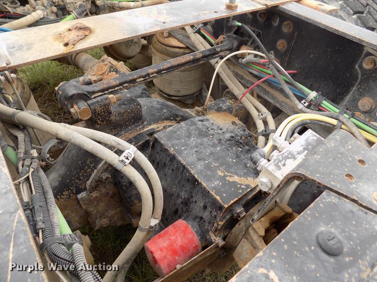 image for item DE1243 2007 Freightliner FLD120 semi truck