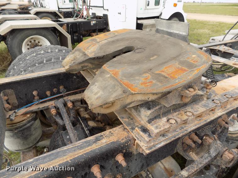 image for item DE1243 2007 Freightliner FLD120 semi truck