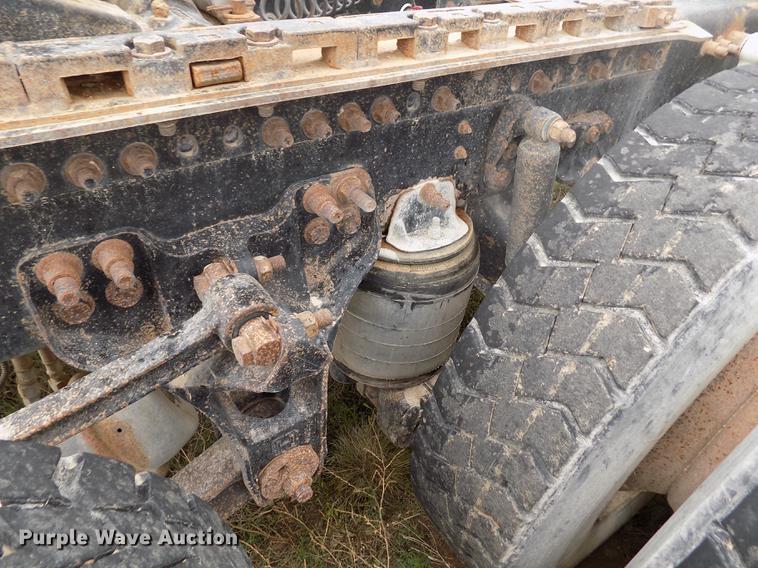 image for item DE1243 2007 Freightliner FLD120 semi truck