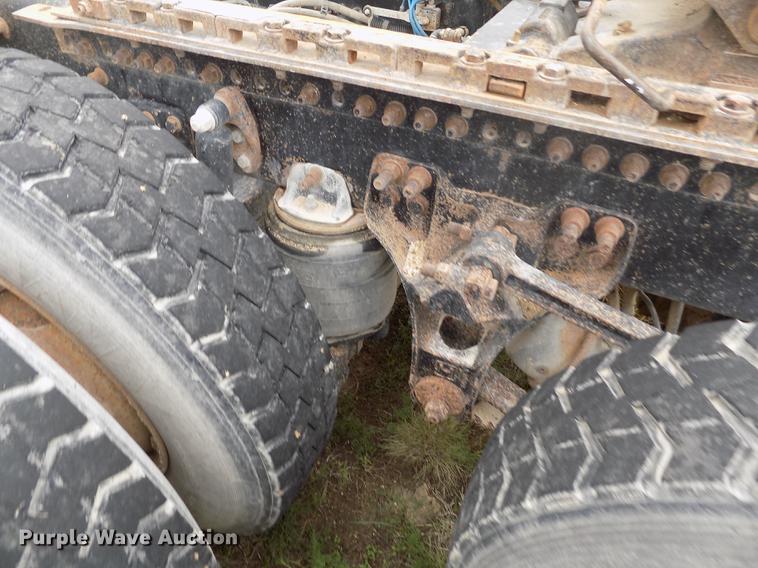 image for item DE1243 2007 Freightliner FLD120 semi truck